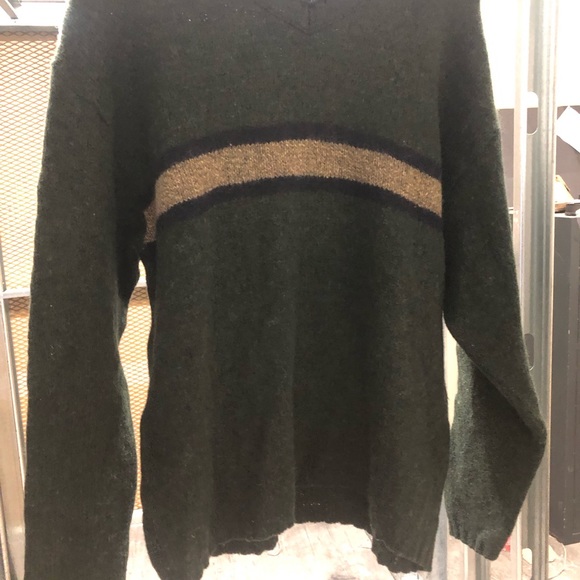 Eddie Bauer sweater size med green with a beige and blue stripe - Picture 4 of 6